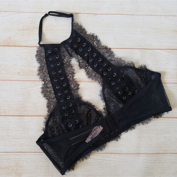 Victoria's Secret Eyelash Lace Mesh Keyhole Front Halter Bralette Black Medium - Picture 7 of 11